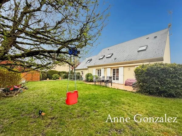 ORLEANS SUD, à dix miutes du centre ville, grande maison familiale édifiée sur un jardin clos et arb