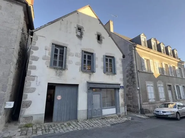 Charmante maison historique à Boussac