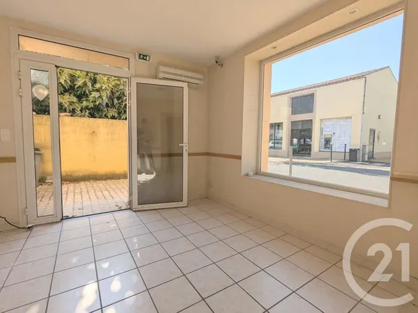 Local 1 pièce 74 m²