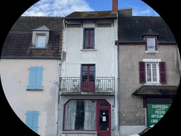 Auv 1141 : Maison de village habitable de 3x30m2, grenier, cave