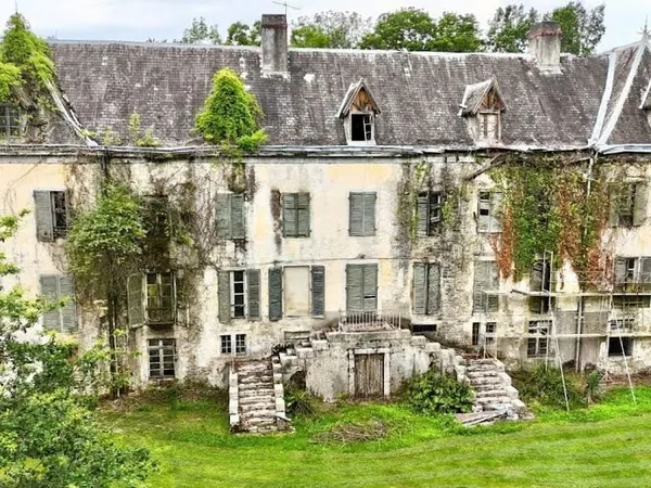 Château 11 pièces 1500 m²