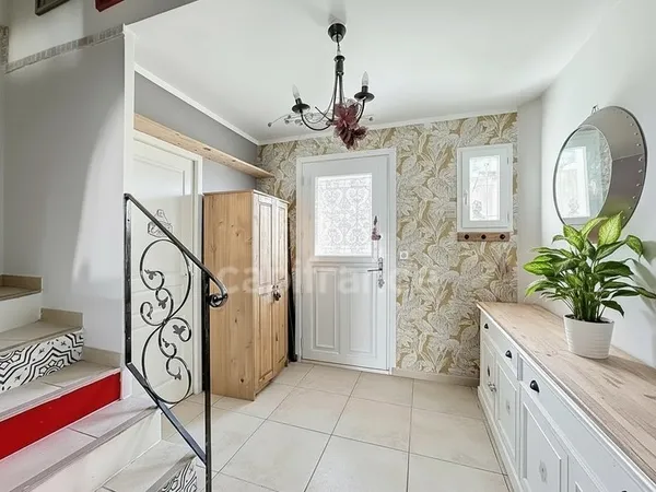 Maison de 100 m² avec garage et jardin - Quartier calme à Beauvoisin