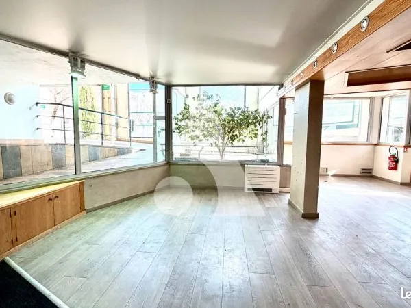Bureaux, local commercial 303 m² MANOSQUE