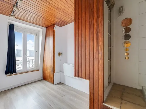 Ordener / Damrémont : Chambre 11 m² au dernier étage