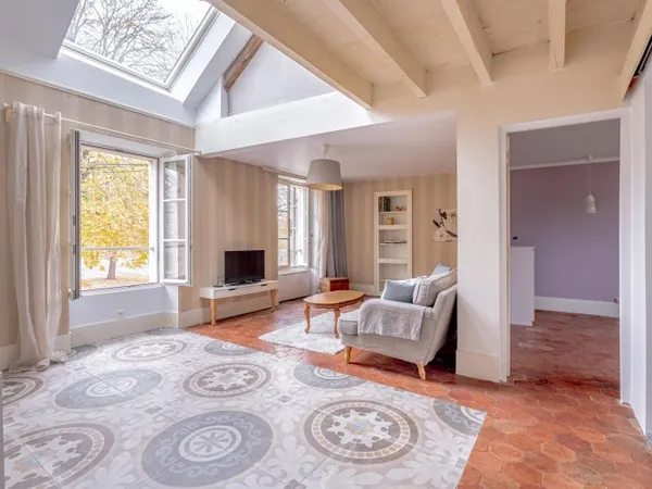Vends maison charmante en pierre avec jardin