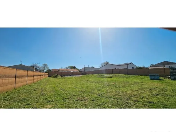 A saisir rare terrain constructible à Tonnay-Charente