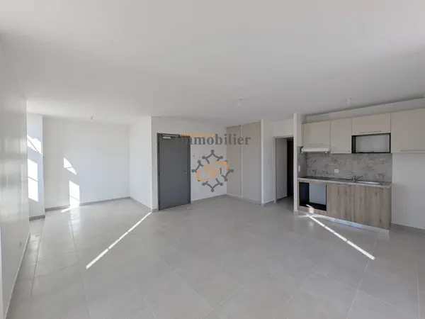 Location, Appartement type 3 en 1er étage avec balcon et gar