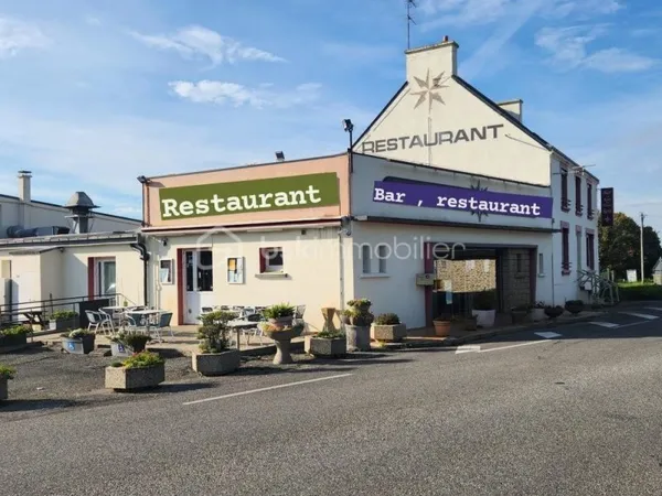 Murs et fonds d'un beau restaurant bar à GUISCRIFF