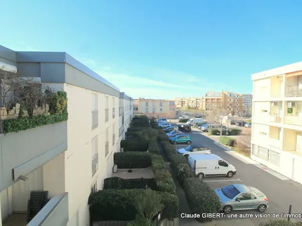 T2/T3 de plus de 50m2 avec terrasse au dernier étage centre-