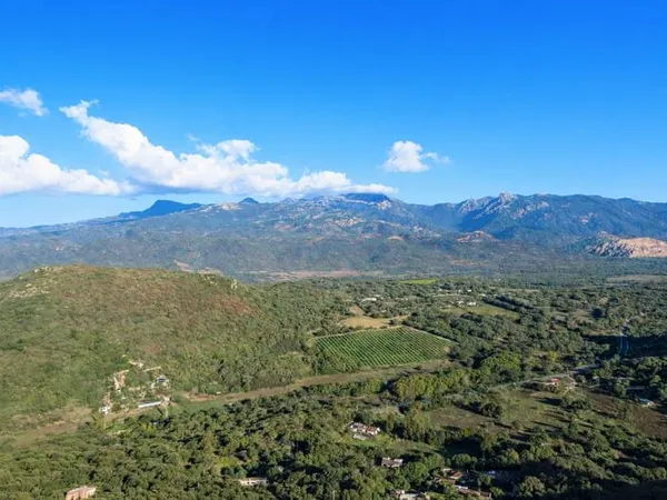 7 MINUTES AÉROPORT FIGARI TERRAIN À BATIR AVEC VUES INCROYAB