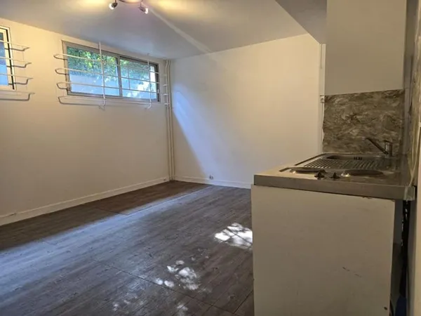 Cave aménagée en souplex _ Immeuble de standing _ Neuilly-sur-Seine