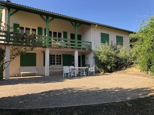 Maison familiale rénovée de 280 m² ? Calme absolu