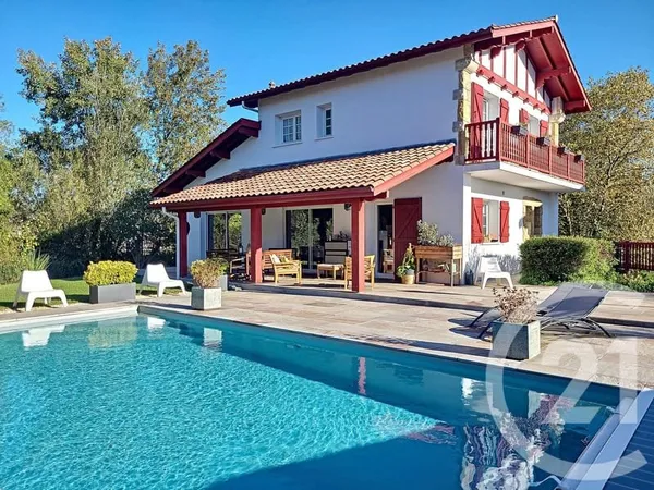 Maison 9 pièces 246 m²