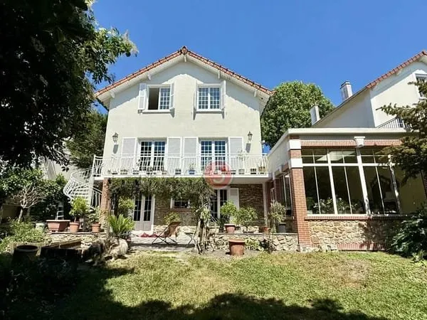 Maison 10 pièces 230 m²