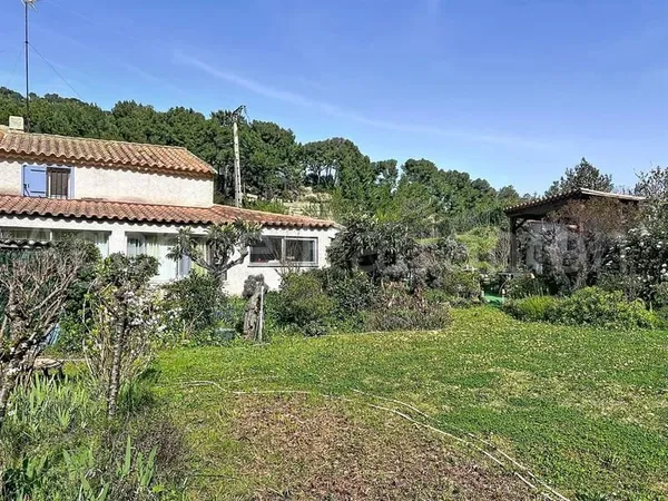 À vendre - Bastide entre le Golf Fregate de Saint-Cyr et Bandol sur 8 500 m²