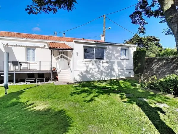 Maison de Bourg de plain-pied avec jardin