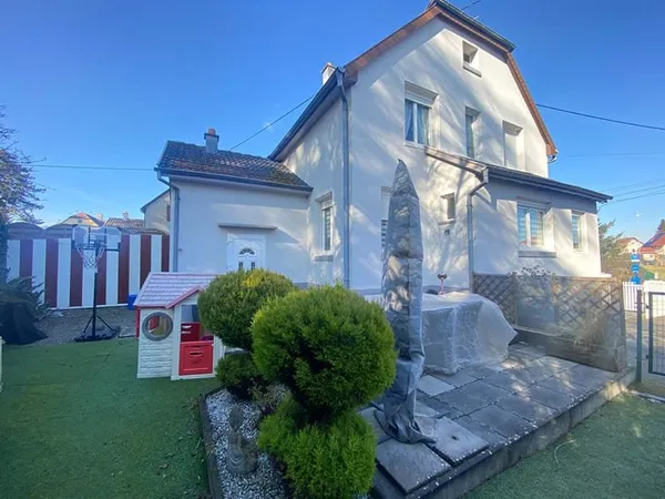 Maison Cernay 3 pièce(s) 69 m² avec extérieur aménagé , places de stationnement, cave et grenier
