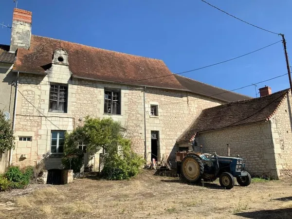 Ensemble immobilier de 798m² à rénover à SAINT SAUVEUR