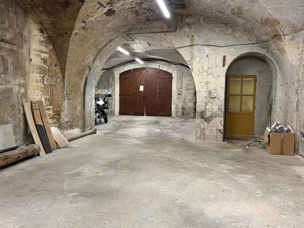 Parking/Garage 120 m²