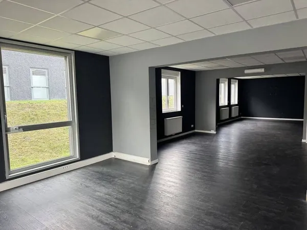 Entrepôt 553 m²
