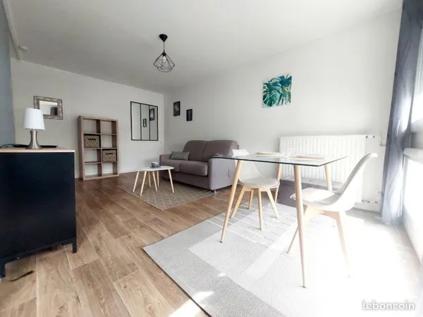 Beau Studio Spacieux et Fonctionnel