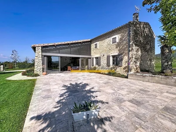 Mirmande maison en pierre à vendre.