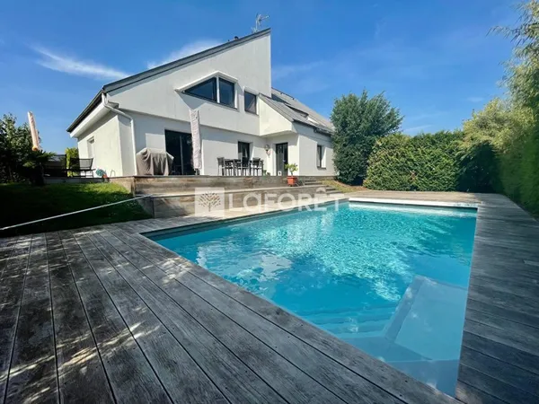 Maison 6 pièces 367 m²