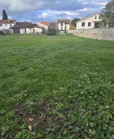 Terrain 835 m²