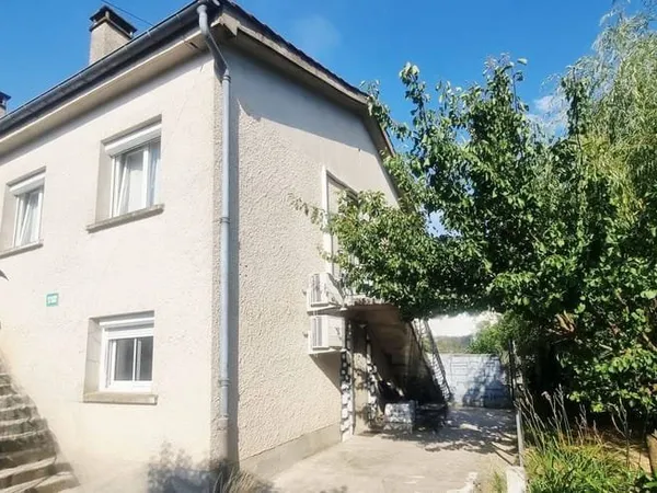 Maison 6 pièces 220 m²
