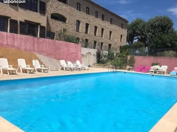 Appartement avec piscine et terrasse vue sur le Luberon