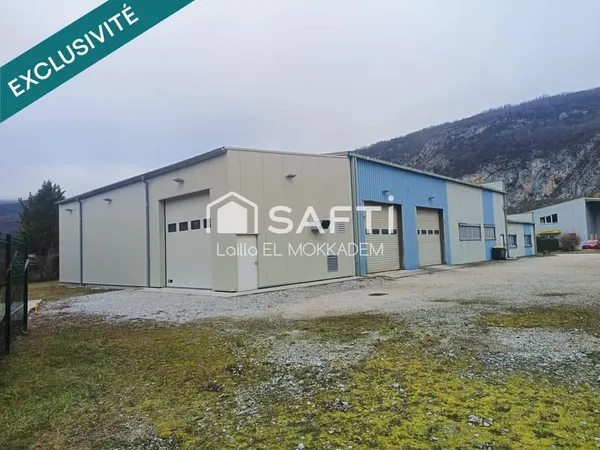 Local industriel rénové à 5 min d'Oyonnax et A404, modernité et fonctionnalité