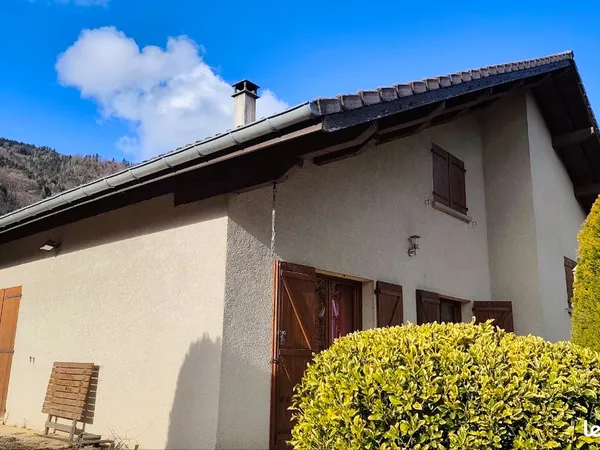 Maison 4ch. Piscine vue Belledonne
