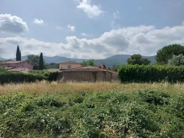 Terrain 816 m²