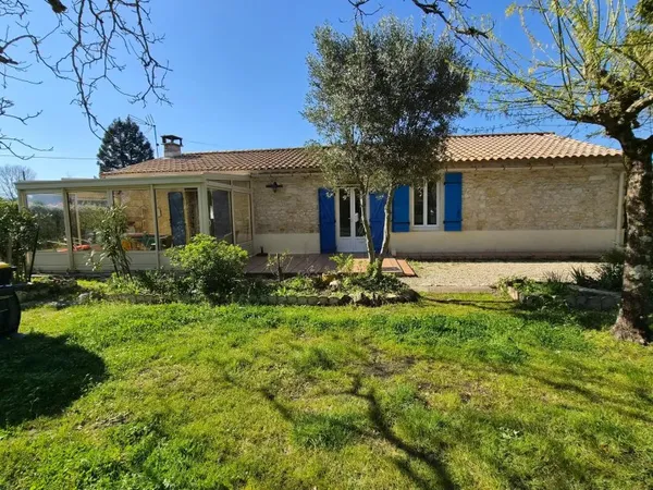 Maison en pierre sur une très belle parcelle de 2000 m2