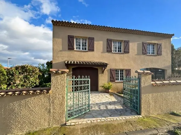 Maison 7 pièces 245 m²