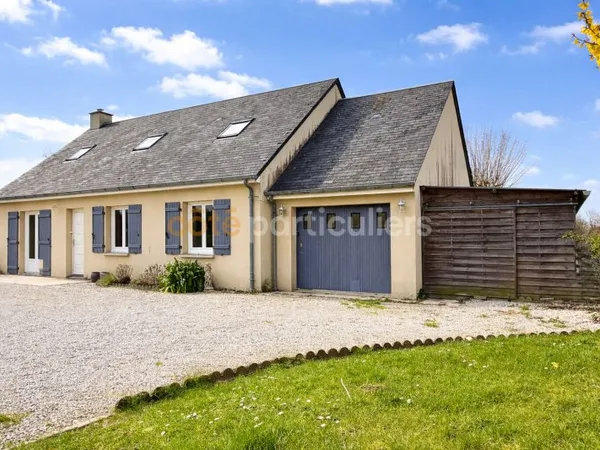 Maison avec autonomie de plain-pied et garage.