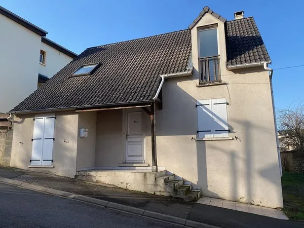 BAISSE DE PRIX : MAISON INDIVIDUELLE AVEC TERRASSE ET JARDIN