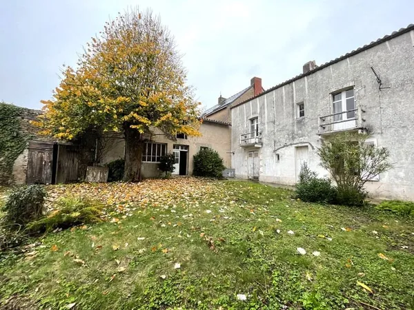 Le Cellier - Coeur du bourg - Grande maison à rénover