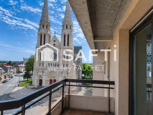 Bien rare en hypercentre avec balcon et vue sur l'église Saint André