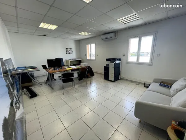 Bureaux 62 m² SAINT CANNAT