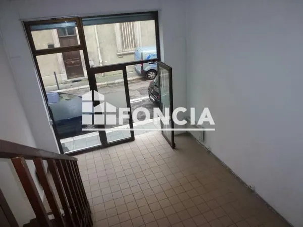 Location - Local commercial - 60 m² - 8 400 €/an HC HT -