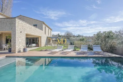 Maison 6 pièces 245 m²