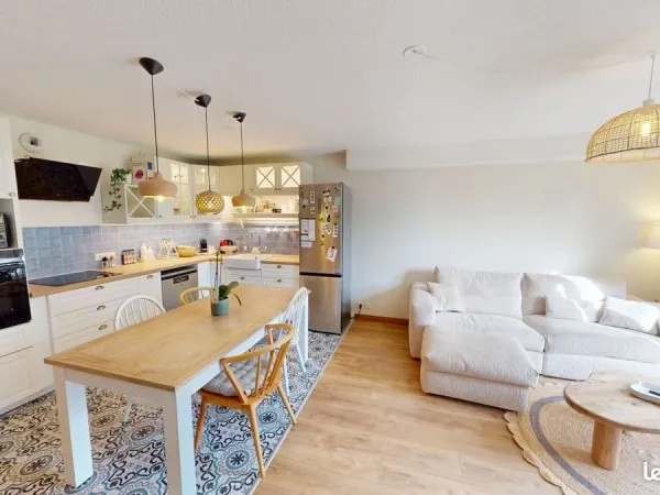 Appartement 2 pièces de 53 m² avec jardin + Garage en sus