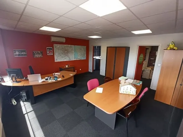 Bureaux 8 pièces 270 m²