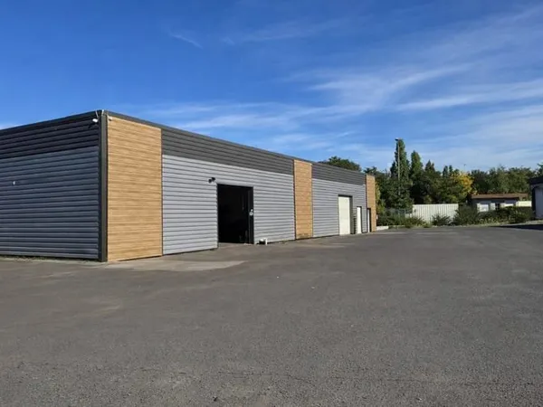 A VENDRE, ENSEMBLE ENTREPÔTS + BUREAUX - 8 245 m² - PARCEL