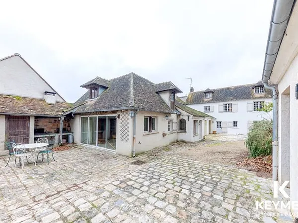 Demeure de prestige 10 piéces,8 chanbres dont studio indépendant,dépendances sur 1615 M² de terrain 