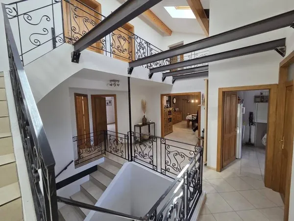 Maison 6 pièces 218 m²