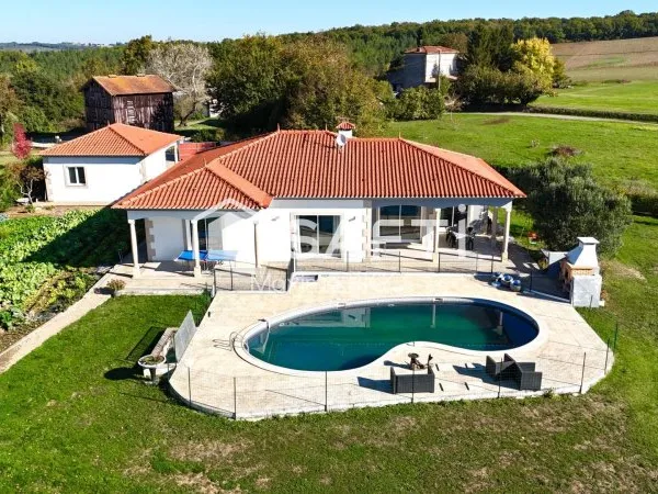 Maison contemporaine 6 pièces 154m² avec piscine