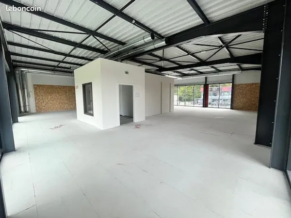 Bureaux / plateau 255 m² - Perrignier ZI - lumineux
