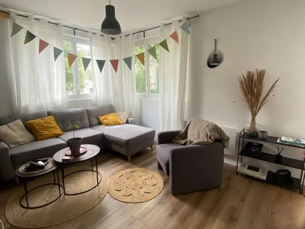 Chambre disponible dans une colocation à proximité du RER B La Place